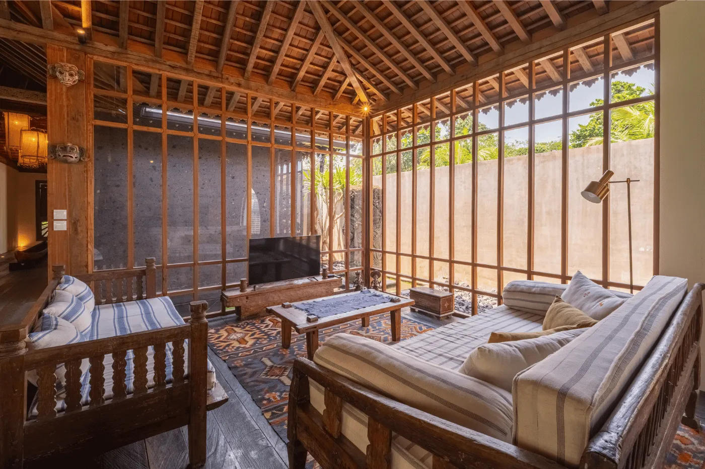 Modern high-end living — traditional Indonesian techniques